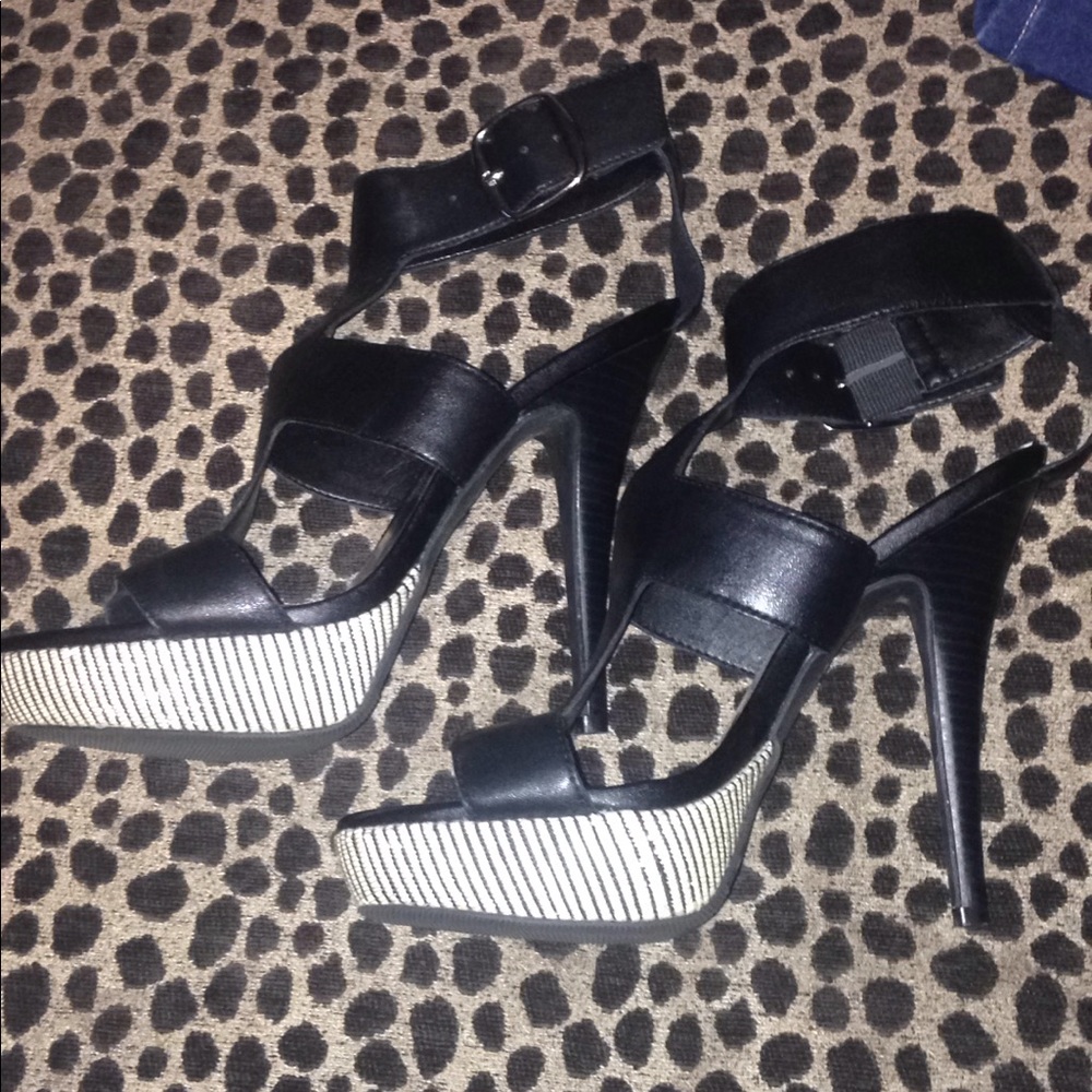 Inc size 6 1/2 heels.